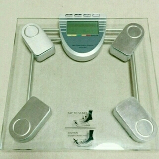 ゆん様専用　体脂肪も計れる デジタル体重計(体重計)