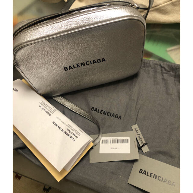 最新人気 BALENCIAGA カメラバッグ 本当に最終値下げ - BAG ショルダー ...
