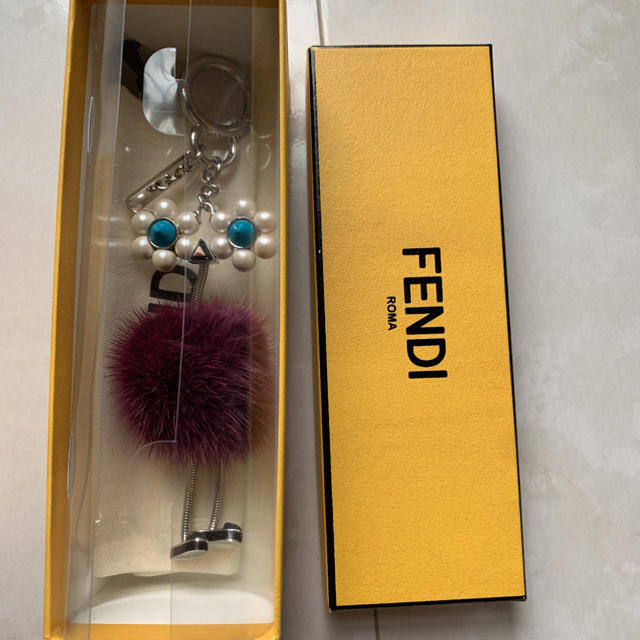 新品未使用！ FENDI フェンディ バッグ チャーム キーホルダー