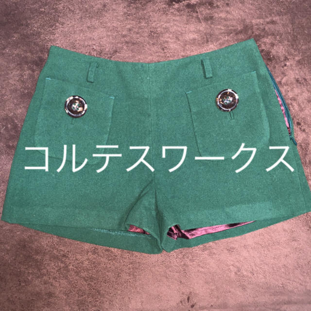 CORTES WORKS(コルテスワークス)のコルテスワークス　ショートパンツ　深緑　38 レディースのパンツ(ショートパンツ)の商品写真