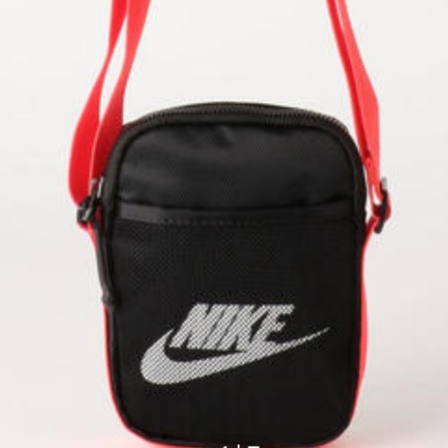 NIKE(ナイキ)のナイキ　専用 レディースのバッグ(ボディバッグ/ウエストポーチ)の商品写真