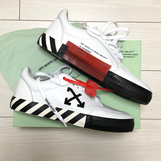 off-white スニーカー