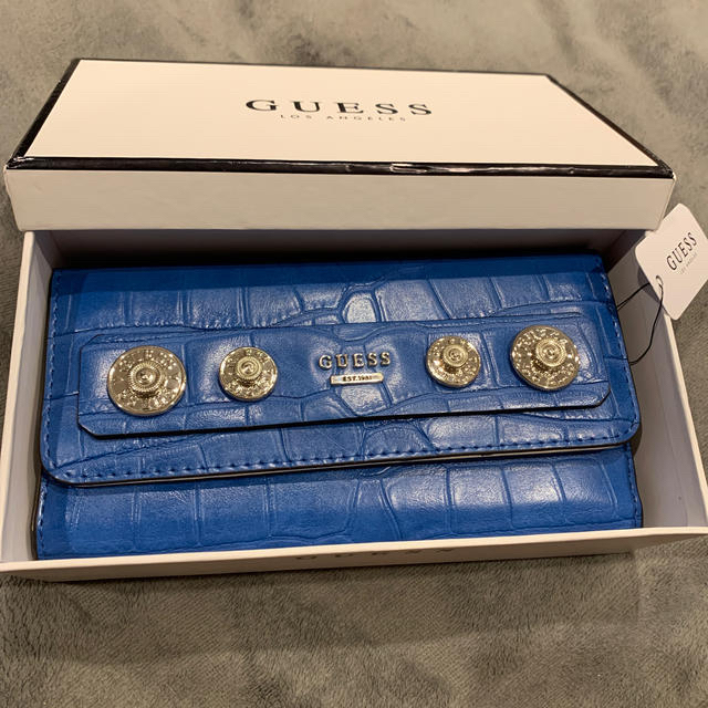 GUESS 三つ折り長財布