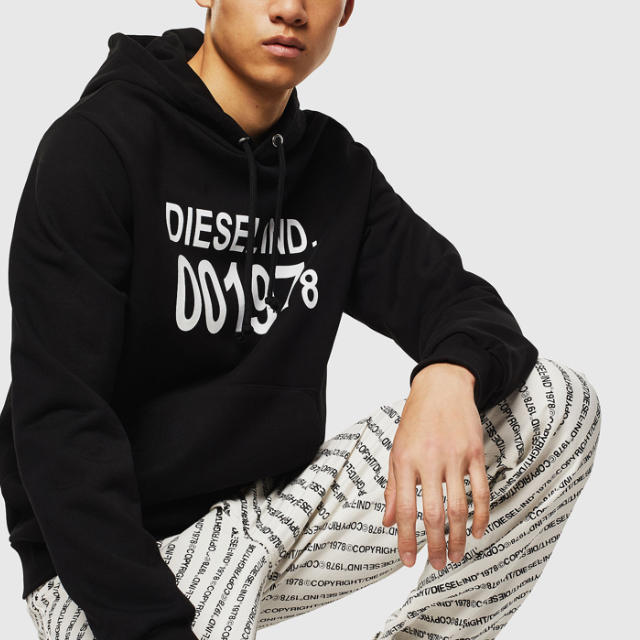 DIESEL　未使用　メンズパーカー