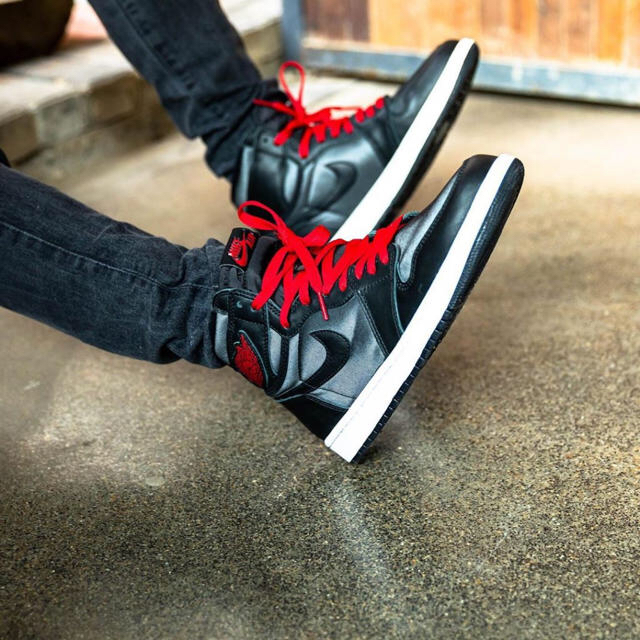 NIKE - ◇ Nike Air Jordan 1 赤黒 “Black Satin”◇の通販 by NIKE - ◇ Nike Air Jordan 1 赤黒 “Black Satin”◇の通販 by