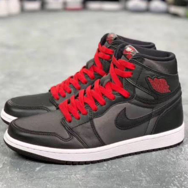 NIKE - ◇ Nike Air Jordan 1 赤黒 “Black Satin”◇の通販 by NIKE - ◇ Nike Air Jordan 1 赤黒 “Black Satin”◇の通販 by