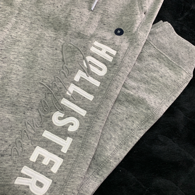 Hollister(ホリスター)の【新品】ホリスター セットアップ 上下 フルジップパーカー&ジョガーパンツ メンズのトップス(スウェット)の商品写真