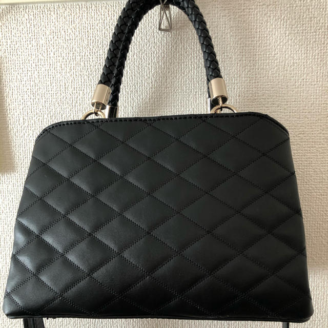 GUESS(ゲス)のGUESS バック レディースのバッグ(ハンドバッグ)の商品写真