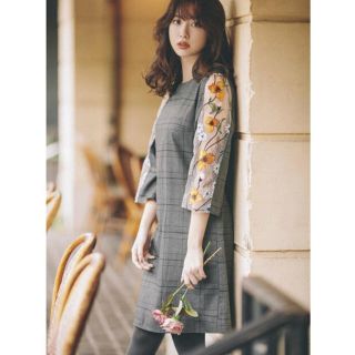 トッコ(tocco)のtocco  closet 袖シースルーお花刺しゅうチェックワンピース(ひざ丈ワンピース)