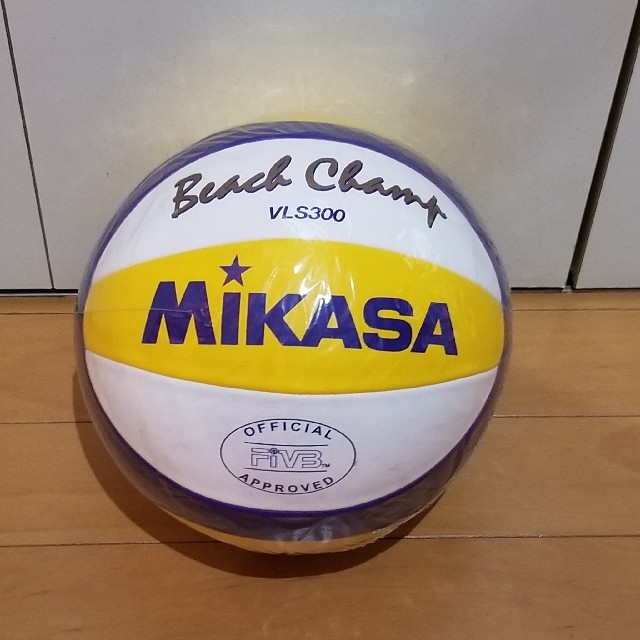 MIKASA(ミカサ)のミカサ　ビーチバレーボール　VLS300　新品未使用　公認球 スポーツ/アウトドアのスポーツ/アウトドア その他(バレーボール)の商品写真