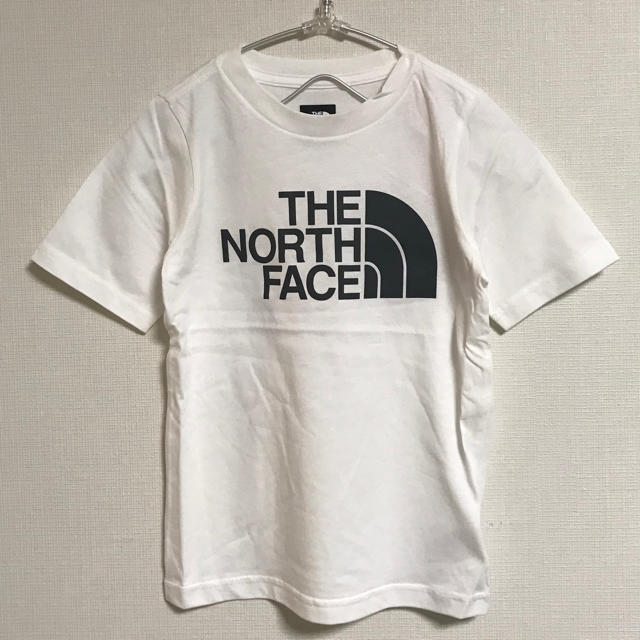 THE NORTH FACE(ザノースフェイス)の【新品】THE NORTH FACE ノースフェイス キッズTシャツ キッズ/ベビー/マタニティのキッズ服男の子用(90cm~)(Tシャツ/カットソー)の商品写真