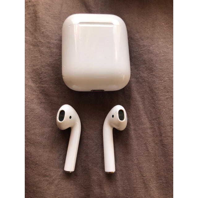 Apple(アップル)のAirPods スマホ/家電/カメラのオーディオ機器(ヘッドフォン/イヤフォン)の商品写真