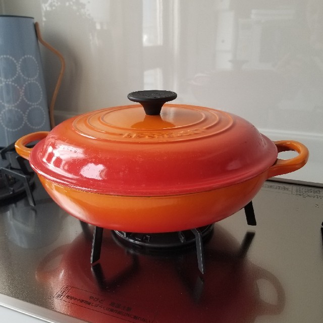 LE CREUSET(ルクルーゼ)のル・クルーゼビュッフェ・キャセロール 26cm/パエリア鍋/すき焼き鍋   インテリア/住まい/日用品のキッチン/食器(鍋/フライパン)の商品写真