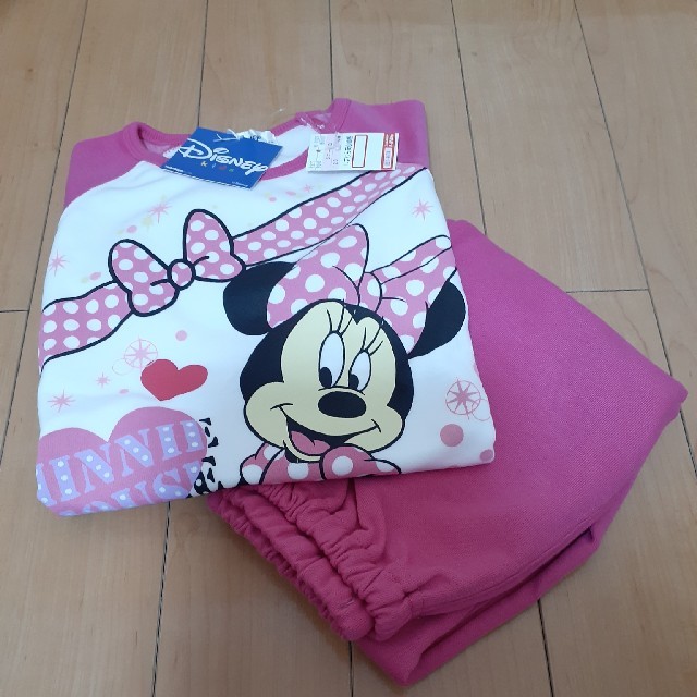 Disney(ディズニー)の【新品】ミニーマウス　パジャマ キッズ/ベビー/マタニティのキッズ服女の子用(90cm~)(パジャマ)の商品写真