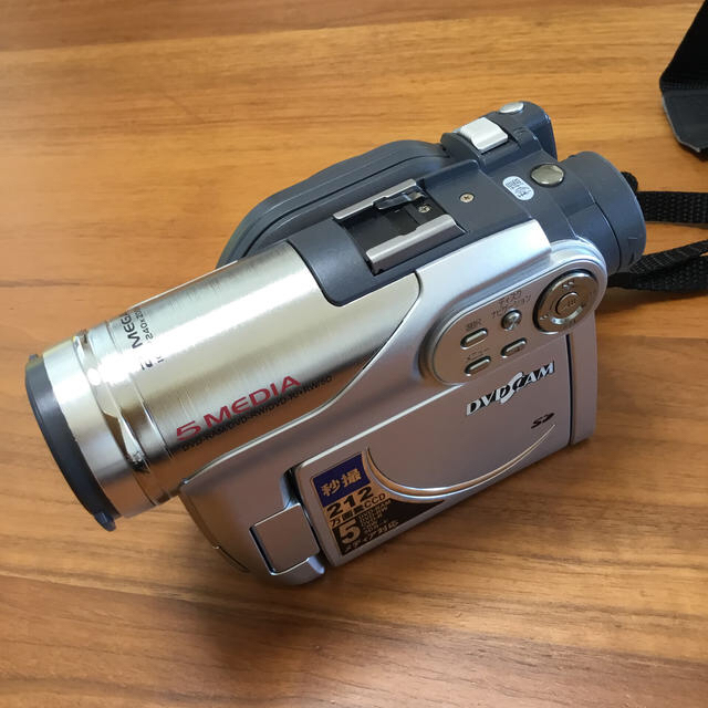 日立(ヒタチ)の日立 DVDビデオカメラ DVDCAM DZ-GX3200(オマケ付き) スマホ/家電/カメラのカメラ(ビデオカメラ)の商品写真