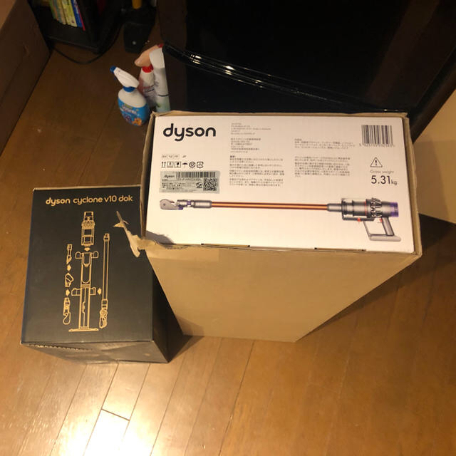 Dyson Cyclone V10 Fluffy + dok