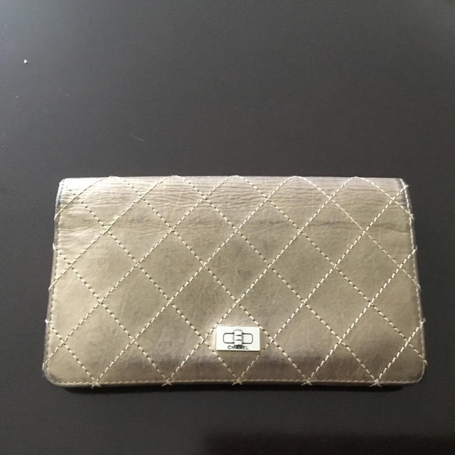 CHANEL(シャネル)の値下げ　シャネル　財布　シャイニーブラウン　中カーキ レディースのファッション小物(財布)の商品写真