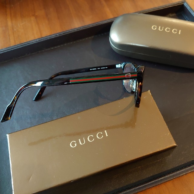 Gucci(グッチ)のGUCCIグッチメガネフレームケース付きべっ甲黒縁 レディースのファッション小物(サングラス/メガネ)の商品写真