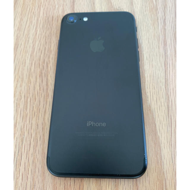 Apple(アップル)のiPhone7 MNCK2J/A Black 128GB スマホ/家電/カメラのスマートフォン/携帯電話(スマートフォン本体)の商品写真