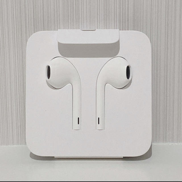 Apple(アップル)のApple イヤホン　正規品 スマホ/家電/カメラのオーディオ機器(ヘッドフォン/イヤフォン)の商品写真