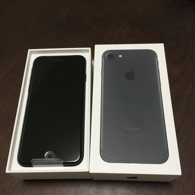 iPhone7 32GB ブラック　simロック解除済　未使用品