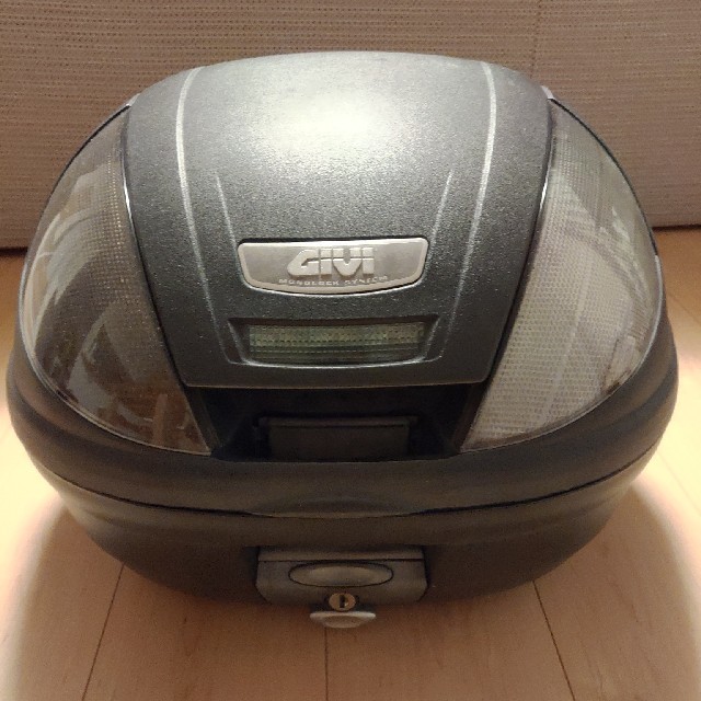 GIVI リアボックス　バイク 自動車/バイクのバイク(装備/装具)の商品写真