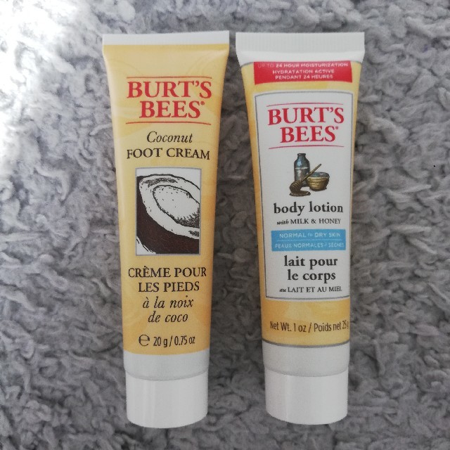 BURT'S BEES(バーツビーズ)のBURT'S BEES フットクリームボディローションセット コスメ/美容のボディケア(フットケア)の商品写真