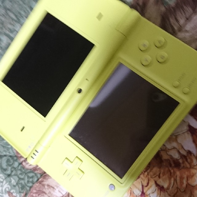 ニンテンドーDS(ニンテンドーDS)のnintendo dsi 動作不都合なし 中古 l l 任天堂 ライムグリーン  エンタメ/ホビーのゲームソフト/ゲーム機本体(携帯用ゲーム機本体)の商品写真