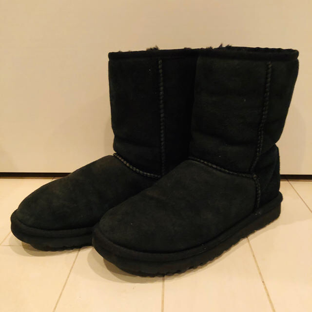 UGG(アグ)のUGG アグ ムートンブーツ レディース クラシック　ブラック　24cm レディースの靴/シューズ(ブーツ)の商品写真