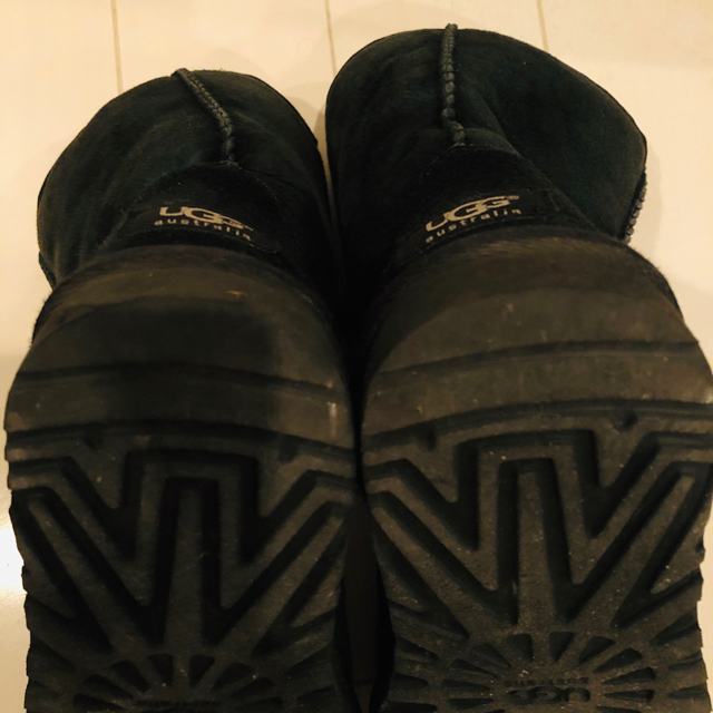 UGG(アグ)のUGG アグ ムートンブーツ レディース クラシック　ブラック　24cm レディースの靴/シューズ(ブーツ)の商品写真