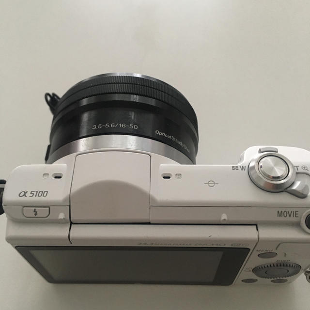 SONY(ソニー)の【今月末まで】SONY α5100 ホワイト スマホ/家電/カメラのカメラ(ミラーレス一眼)の商品写真