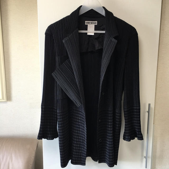 ISSEY MIYAKE(イッセイミヤケ)のISSEY MIYAKE ジャケットコート レディースのジャケット/アウター(テーラードジャケット)の商品写真