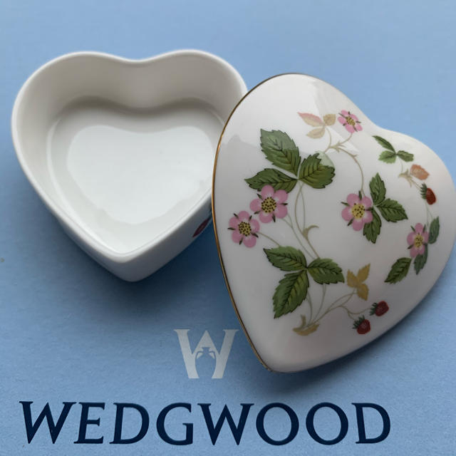 WEDGWOOD(ウェッジウッド)のWEDGWOOD ワイルドストロベリー ハートボックスS インテリア/住まい/日用品のインテリア小物(小物入れ)の商品写真