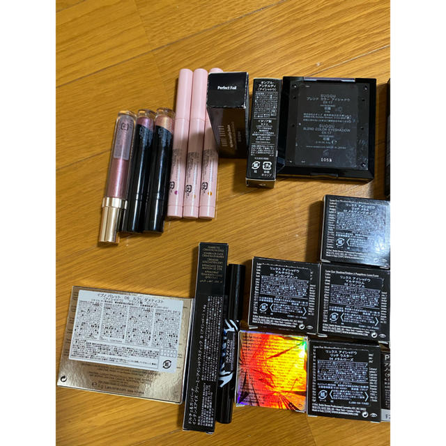 BOBBI BROWN(ボビイブラウン)のSUQQU、ボビイブラウン、ランコム 、フーミー、シュウウエムラ、コフレドール等 コスメ/美容のベースメイク/化粧品(アイシャドウ)の商品写真