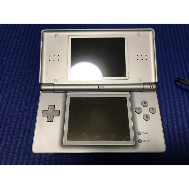 ニンテンドーDS(ニンテンドーDS)のニンテンドーDS lite ファイナルファンタジー4付 エンタメ/ホビーのゲームソフト/ゲーム機本体(携帯用ゲーム機本体)の商品写真