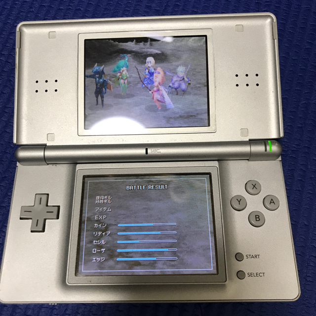 ニンテンドーDS(ニンテンドーDS)のニンテンドーDS lite ファイナルファンタジー4付 エンタメ/ホビーのゲームソフト/ゲーム機本体(携帯用ゲーム機本体)の商品写真