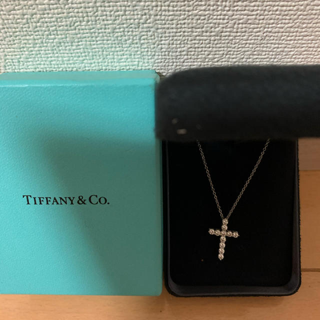 Tiffany & Co. - ティファニー　Tiffany スモールクロスネックレス　pt950 ダイヤ