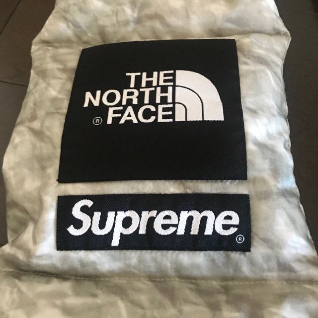 Supreme TNF Paper Print Down Scarf