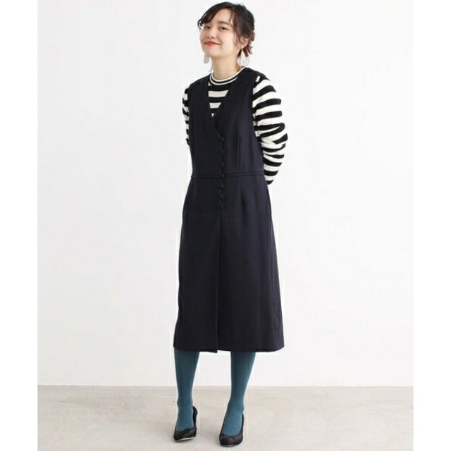 Dot&Stripes CHILDWOMAN(ドットアンドストライプスチャイルドウーマン)のDot＆Stripes CHILD WOMANくるみ釦Vネックジャンパースカート レディースのワンピース(ひざ丈ワンピース)の商品写真