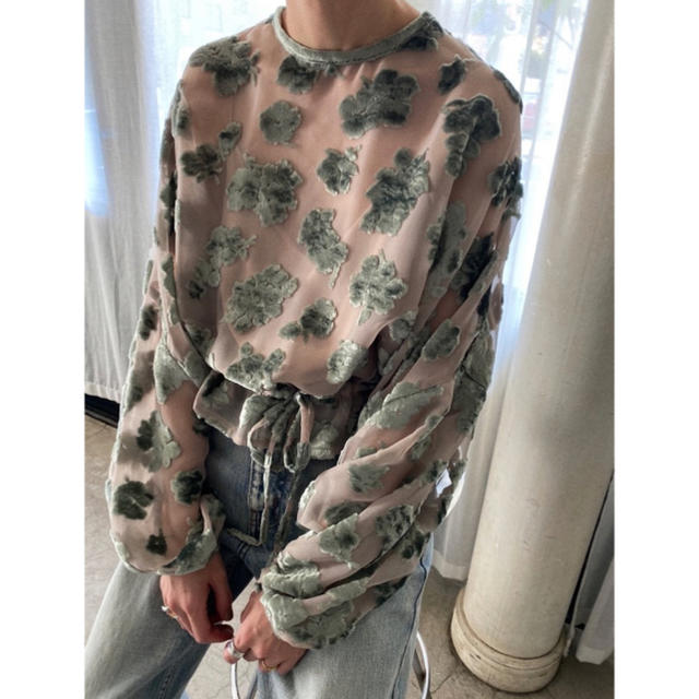 STUDIOUS(ステュディオス)のCLANE OPAL FLOWER tops クラネ伊勢丹限定オパールトップス レディースのトップス(シャツ/ブラウス(長袖/七分))の商品写真