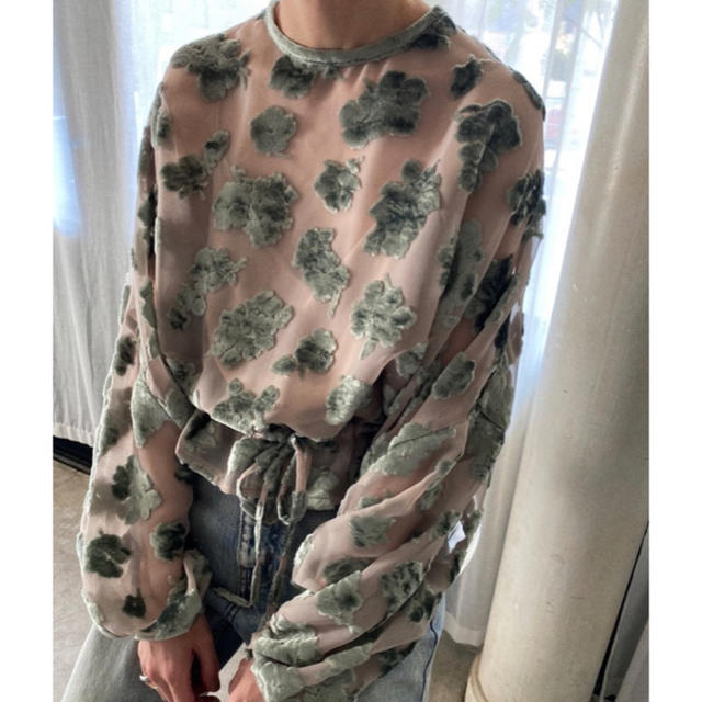 STUDIOUS(ステュディオス)のCLANE OPAL FLOWER tops クラネ伊勢丹限定オパールトップス レディースのトップス(シャツ/ブラウス(長袖/七分))の商品写真