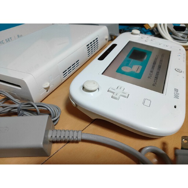 Wii U(ウィーユー)の任天堂　WiiU ベーシックセット エンタメ/ホビーのゲームソフト/ゲーム機本体(家庭用ゲーム機本体)の商品写真