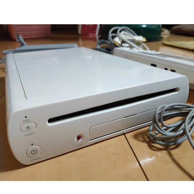 Wii U(ウィーユー)の任天堂　WiiU ベーシックセット エンタメ/ホビーのゲームソフト/ゲーム機本体(家庭用ゲーム機本体)の商品写真