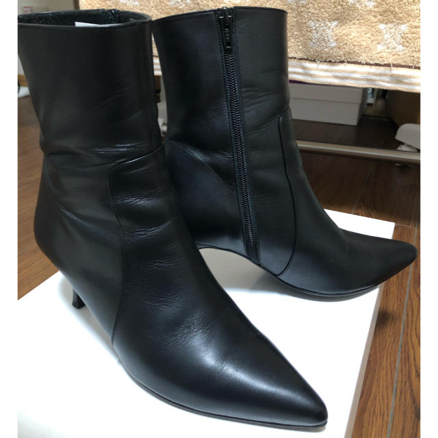 IENA(イエナ)のSHOE GALLERY OTA（シューギャラリー・オオタ）黒のショートブーツ レディースの靴/シューズ(ブーツ)の商品写真