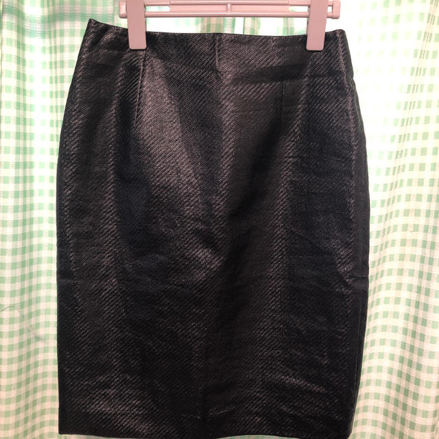 GRACE CONTINENTAL(グレースコンチネンタル)の美品　グレースコンチネンタル　黒　ラメタイトスカート レディースのスカート(ひざ丈スカート)の商品写真