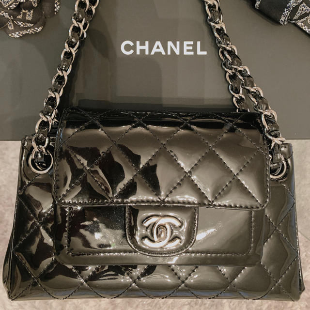 注目 CHANEL - ☆専用☆CHANELエナメルバッグ ショルダーバッグ