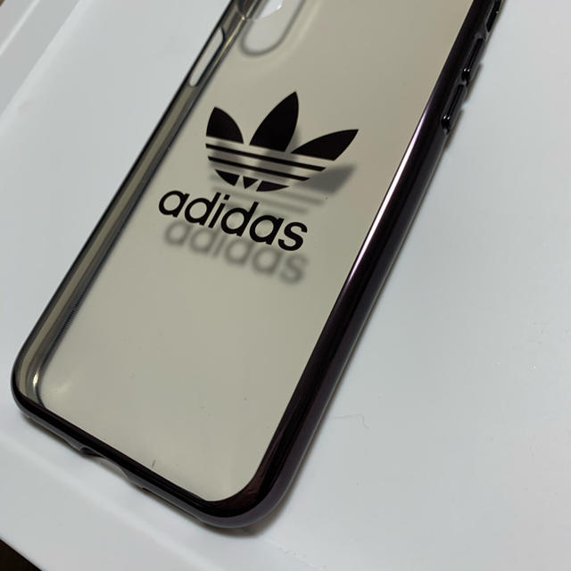 adidas(アディダス)のアディダス　iPhoneケース スマホ/家電/カメラのスマホアクセサリー(iPhoneケース)の商品写真