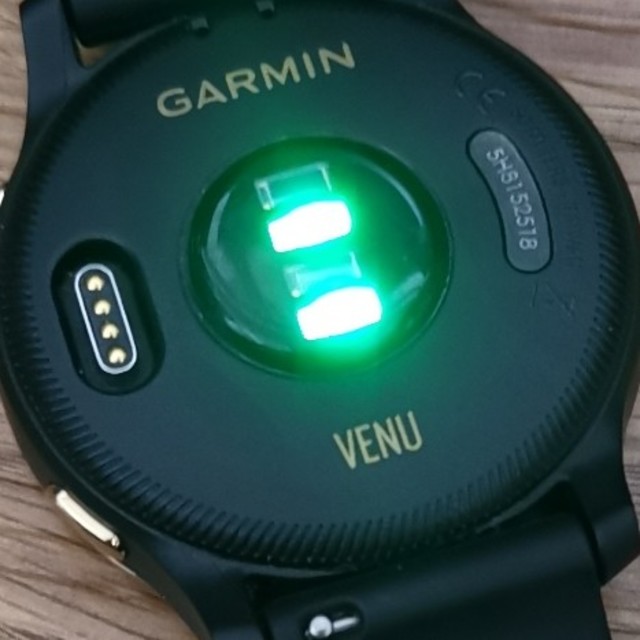 GARMIN(ガーミン)のgarmin venu ブラックゴールド メンズの時計(腕時計(デジタル))の商品写真