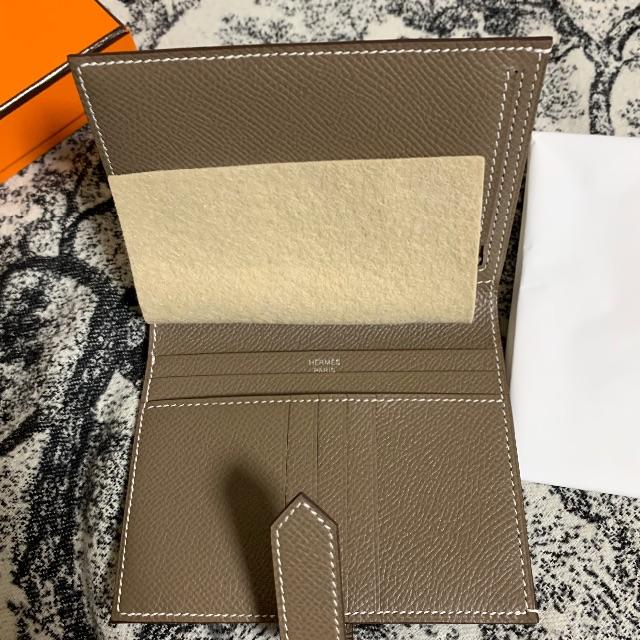 Hermes(エルメス)のご専用 2019年 新品 エルメス べアン コンパクト 財布 HERMES レディースのバッグ(ハンドバッグ)の商品写真