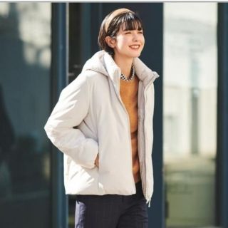 ユニクロ(UNIQLO)の【再値下げ】新品未使用・ユニクロハイブリッドダウン(ダウンジャケット)